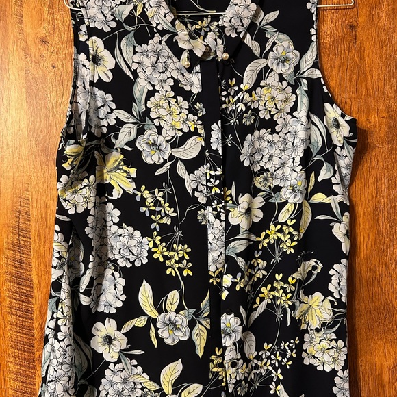 Tops - Floral Button-Up Sleeveless Blouse